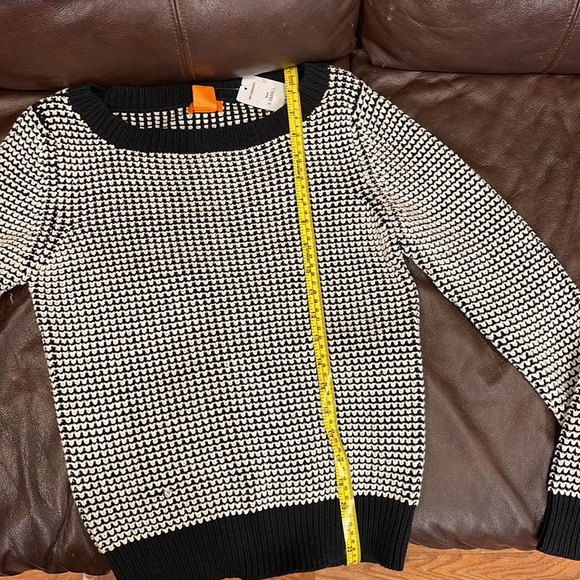 Black and White Pullover Sweater - Picture 11 of 11